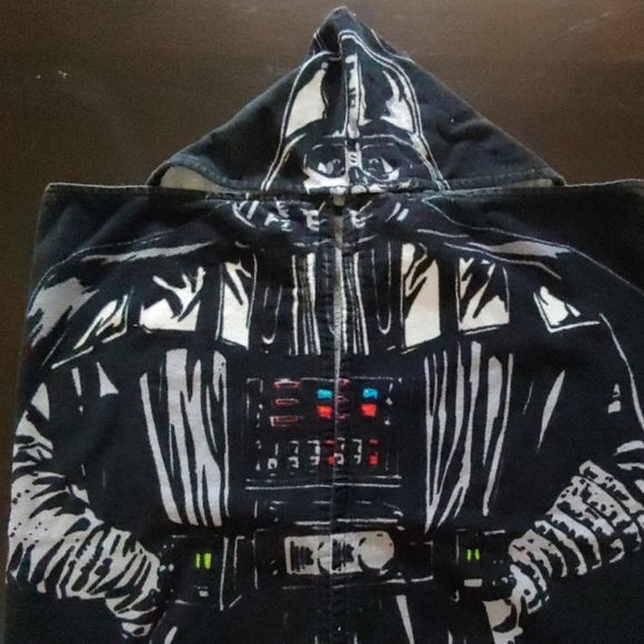 2/$15🌟Stars Wars Darth Vader Hooded Towel - Picture 2 of 5